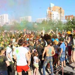 Фестиваль красок "Холи" в Новокузнецке