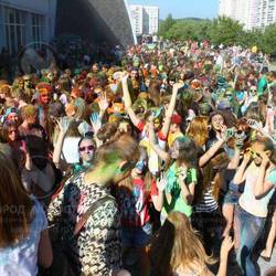 Фестиваль красок "Холи" в Новокузнецке
